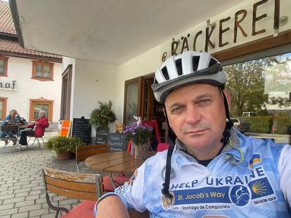 El diputado regional ucranio Mykola Ishchuk, en una imagen subida a sus redes sociales durante la ruta a Santiago de Compostela para recaudar fondos para los soldados heridos en su país.