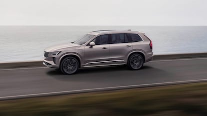 Probamos el Volvo XC90 B5 AWD Mild Hybrid: el buque insignia que sigue apostando por el confort y, ahora, por la eficiencia