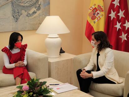 La delegada del Gobierno en Madrid, Mercedes González, y la presidenta de la Comunidad de Madrid, Isabel Díaz Ayuso, este martes.