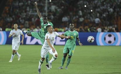 Bennacer, ante Keita Balde durante la final de la Copa de África.