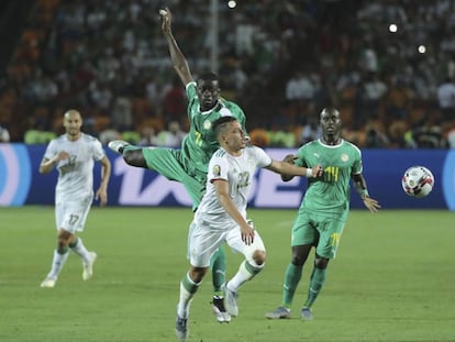 Bennacer, ante Keita Balde durante la final de la Copa de África.