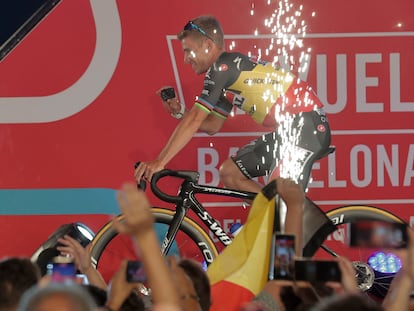 Evenepoel, dorsal número uno de la Vuelta, en la presentación del jueves.