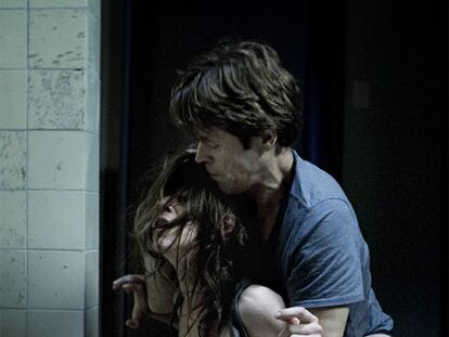 Gainsbourg y Dafoe, en el filme.