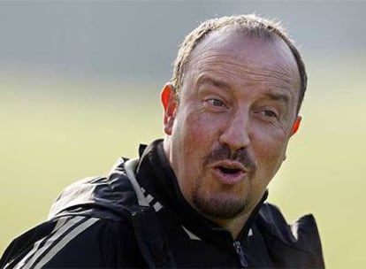 Rafa Benítez durante un entrenamiento con el Liverpool.
