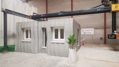 Equipamiento robótico y de impresión 3D para automatizar las tareas para la construcción de casas y edificios in situ, no prefabricados.