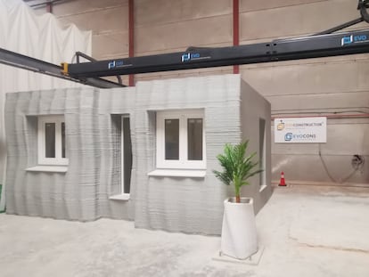 Equipamiento robótico y de impresión 3D para automatizar las tareas para la construcción de casas y edificios in situ, no prefabricados.