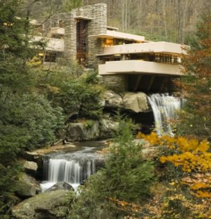 Exterior de la Casa de la Cascada de Frank Lloyd Wright, en Mill Run, Pennsylvania (EE UU).