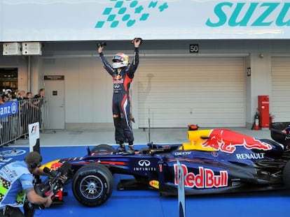 Vettel festeja el triunfo en Suzuka.