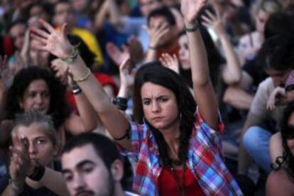 Indignados protestan ayer en la Puerta del Sol.