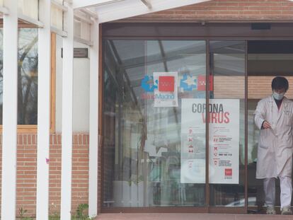 Entrada del Centro de Salud de Soto del Real el 23 de marzo.