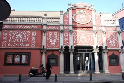 Fachada de la Filmoteca Espa&ntilde;ola, en Madrid, sede del antiguo cine Dor&eacute;.