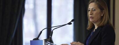 La ministra de Fomento, Ana Pastor, durante su intervención hoy en la apertura del V Foro de infraestructuras globalización y liderazgo de los grupos españoles de infraestructuras.