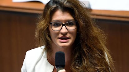 A secretária de Estado para a Igualdade, Marlène Schiappa, fala à Assembleia Nacional francesa, em julho