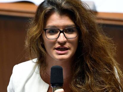 A secretária de Estado para a Igualdade, Marlène Schiappa, fala à Assembleia Nacional francesa, em julho