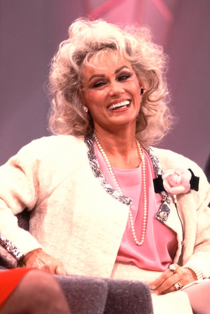 Mamie van Doren como invitada en el programa de Oprah Winfrey el 12 de junio de 1988.