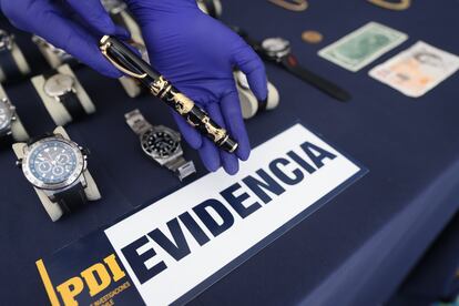 Una pluma rocobrada por la Policía de Investigación, en diciembre de 2024.