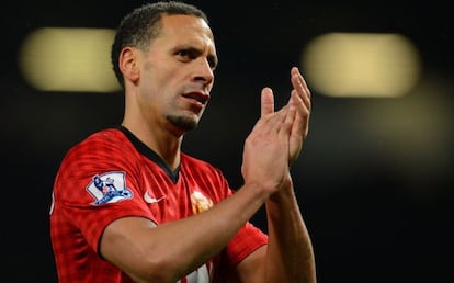 Ferdinand, en un partido con el United en 2013.