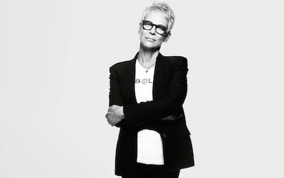 La actriz Jamie Lee Curtis con la camiseta de Tory Burch que es parte de su campa&ntilde;a Embrace Ambition por el d&iacute;a Internacional de la Mujer.