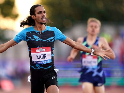 El atleta español Mohamed Katir celebra el segundo puesto en la final masculina de 3.000m en la Diamond League.