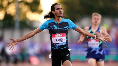 El atleta español Mohamed Katir celebra el segundo puesto en la final masculina de 3.000m en la Diamond League.
