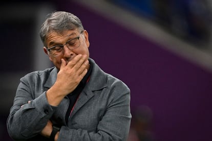 Tata Martino, seleccionador mexicano, este sábado en el estadio Lusail, en Doha, durante el partido entre México y Canadá.