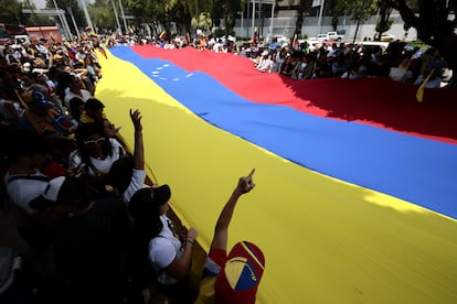 Cientos de venezolanos se concentraron en la capital mexicana para manifestar su rechazo a los resultados electorales en Venezuela. 
