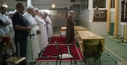 Ceremonia por las v&iacute;ctimas en la mezquita Ar-Rahma, en Niza.