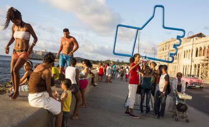 'Sweet Emotion', del cubano Alexander Guerra, en el malecón de La Habana.