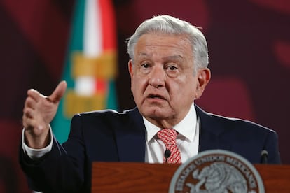 López Obrador habla durante la conferencia matutina en Palacio Nacional, este 20 de mayo.