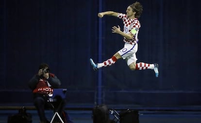 Modric celebra su gol de penalti a Grecia que supuso el 1-0.