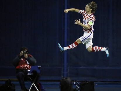 Modric celebra su gol de penalti a Grecia que supuso el 1-0.