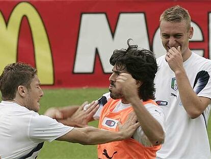 TOTTI Y GATTUSO SE DIVIERTEN