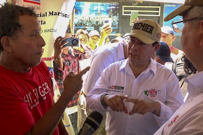 Eduardo Arana e integrantes del gabinete peruano llegaron a Santa Rosa este jueves.
