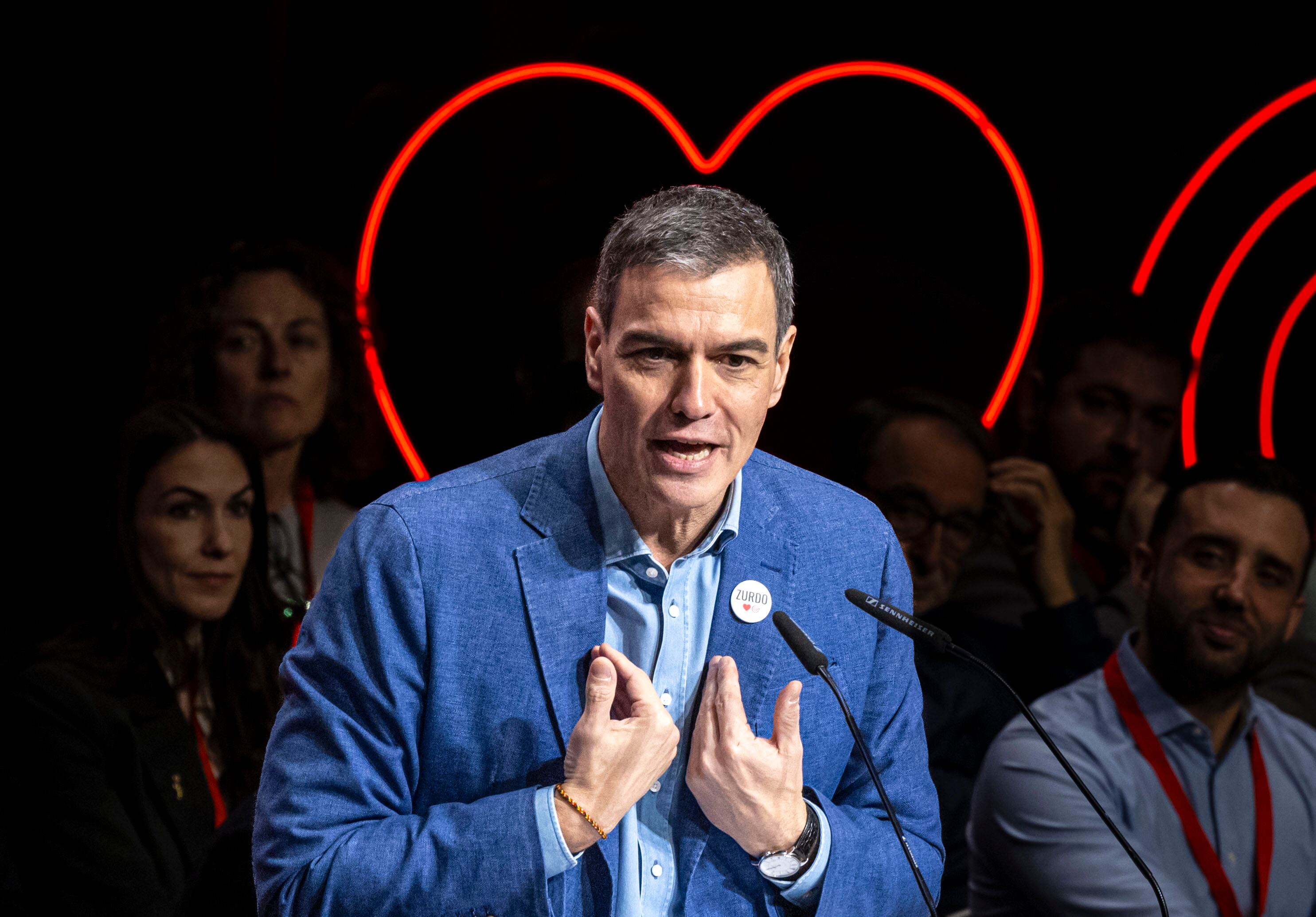 Sánchez advierte en Valencia de que “la coalición negacionista del PP y Vox es un auténtico peligro público”