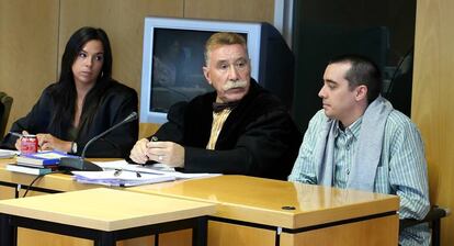 Bruno Hernández, a la derecha, durante el juicio en la Audiencia Provincial de Madrid.