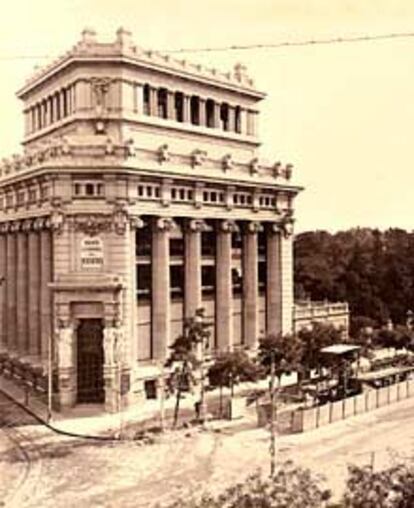 Vista del Banco Español del Río de la Plata (1910-1918) de Antonio Palacios.