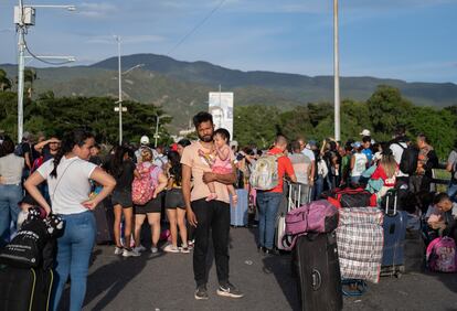 Familias venezolanas durante las elecciones de 2024