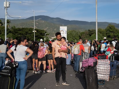 Familias venezolanas durante las elecciones de 2024