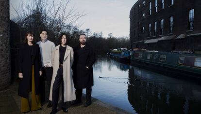 Laura Villasenin, José Ojeda, Carlota Barrera y Emilio de la Morena, en Coal Drops Yard (Londres).