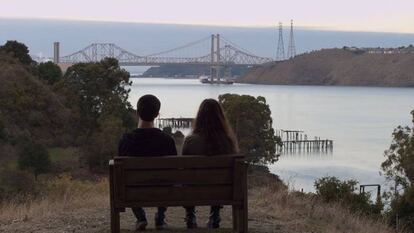 Dylan Minnette e Katherine Langford na série de Netflix 'Thirteen Reasons Why'.