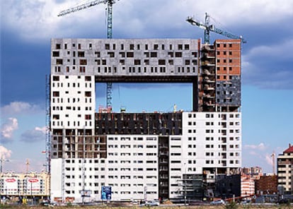 Bloque realizado por el grupo MVRDV junto con Blanca Lleó, en Sanchinarro
Viviendas en el ensanche de Carabanchel de Morphosis junto con Díaz-Urgorri.