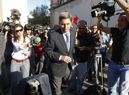 El vicepresidente de la Generalitat, Vicente Rambla, a su llegada a la reunión de la ejecutiva.