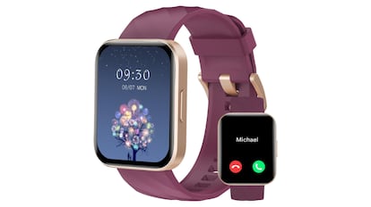 Reloj inteligente de color púrpura.