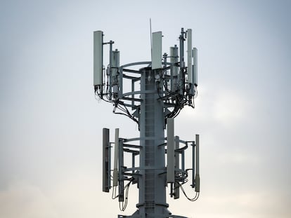 Torre de telecomunicaciones en Cardiff, Gales.