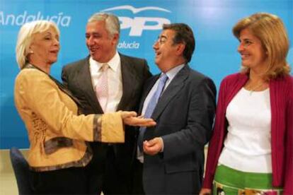 De izquierda a derecha, Teófila Martínez, Javier Arenas, Juan Ignacio Zoido y Esperanza Oña, ayer en la reunión del comité ejecutivo del PP.