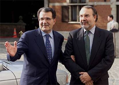 Romano Prodi (izquierda), junto al comisario Pedro Solbes, en una foto de archivo.