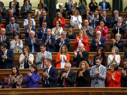 El líder del PSOE, Pedro Sánchez, aplaudido por los diputados socialistas en el Congreso, el pasado 31 de mayo. 