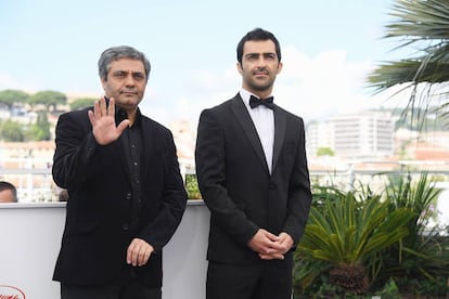 Mohammad Rasoulof (izquierda) y el actor Mohammad Akhlaghirad en la presentación en mayo de 2017 de 'Un hombre íntegro' en Cannes. Fue la última vez que Rasoulof salió de su país.