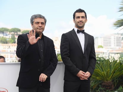 Mohammad Rasoulof (izquierda) y el actor Mohammad Akhlaghirad en la presentación en mayo de 2017 de 'Un hombre íntegro' en Cannes. Fue la última vez que Rasoulof salió de su país.