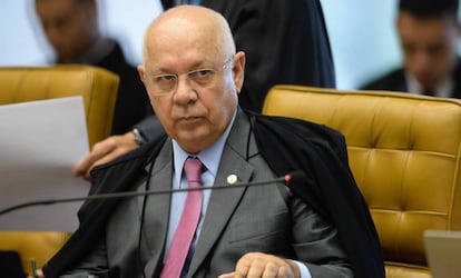 Zavascki em sessão do STF em março de 2016.